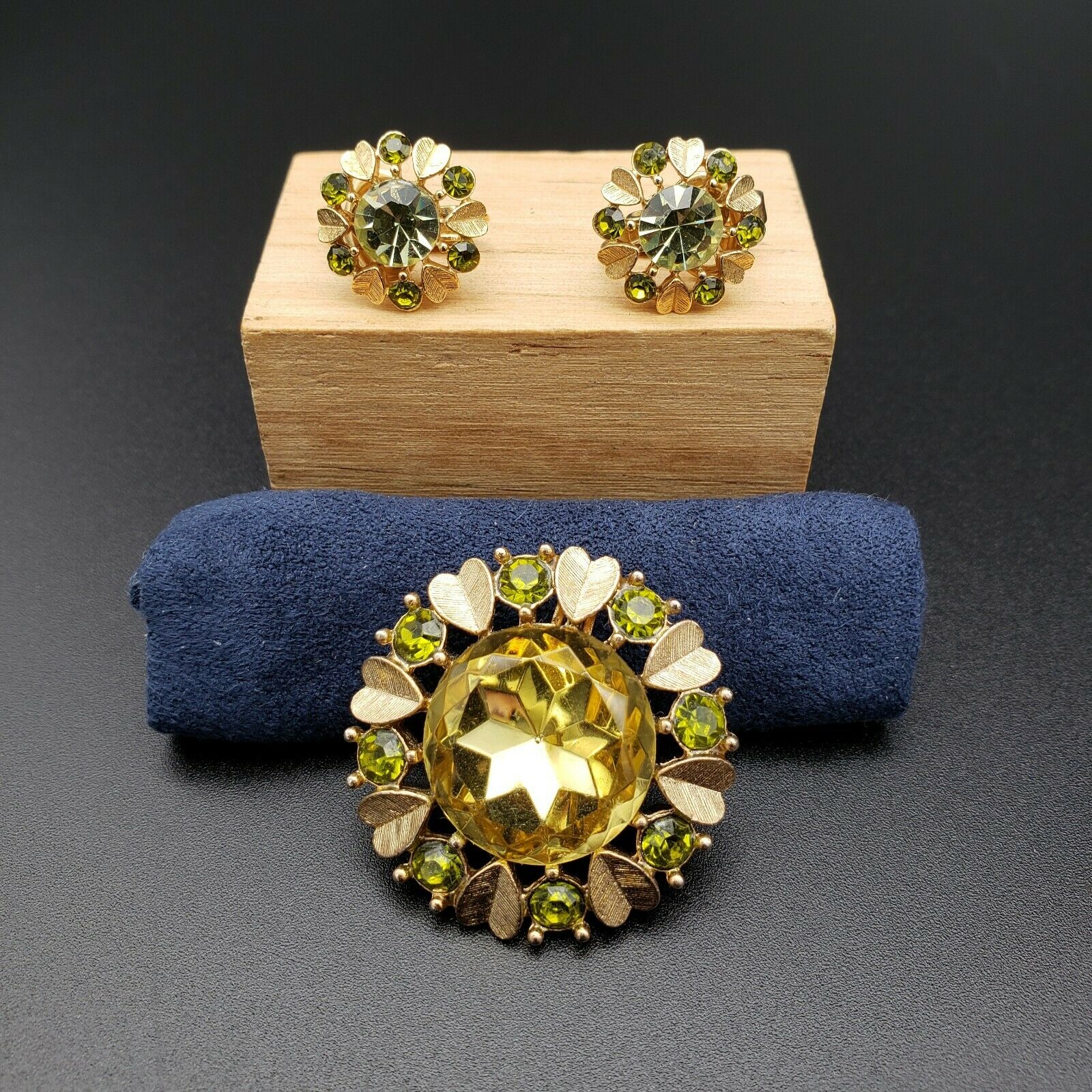 Vintage Avon Green Rhinestone Gold Tone Hearts Pendant Brooch Clip Earring Set