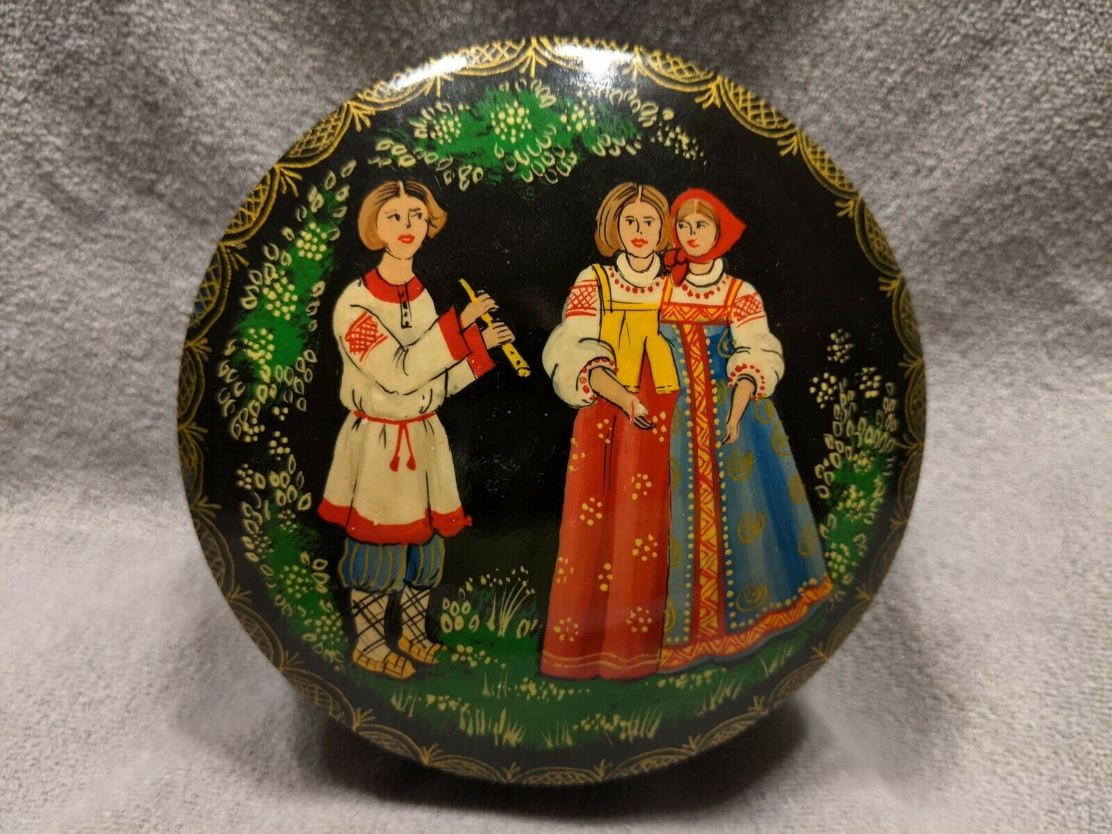 Handcrafted Lacquer Round Jewelry Box With Artist Signature/folk Tale
